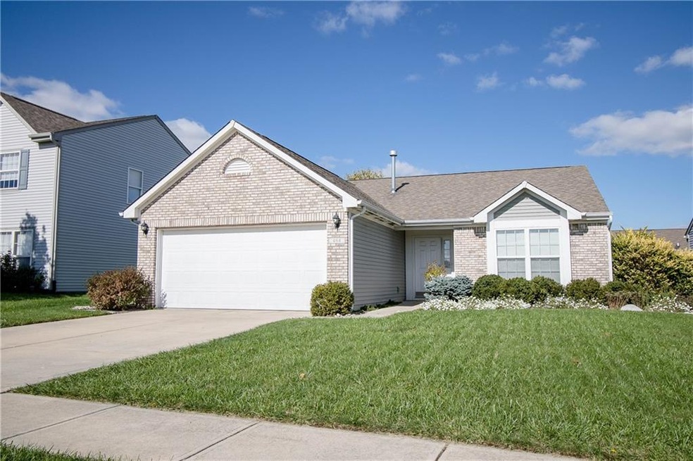 464 Southern Pines Dr, Whiteland, IN 46184 - photo 1