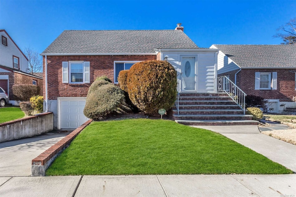 8 Elderberry Ln, Valley Stream, NY 11581 - photo 1