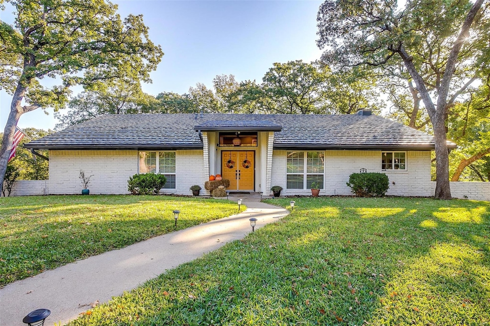 1203 Pebble Creek Dr, Euless, TX 76040 - photo 1