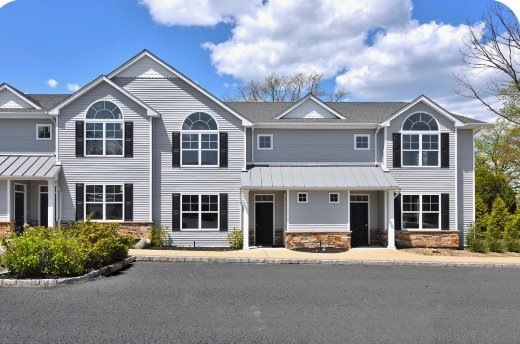 608 Breton Way unit Upper, Glen Cove, NY 11542 - photo 1