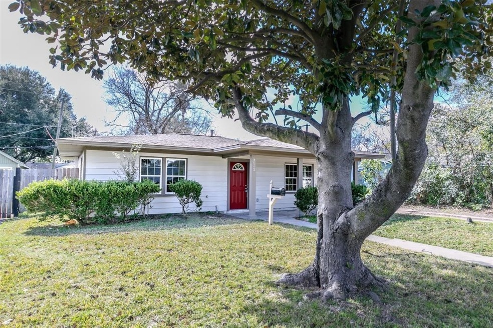 7642 Dixie Dr, Houston, TX 77087 - photo 1