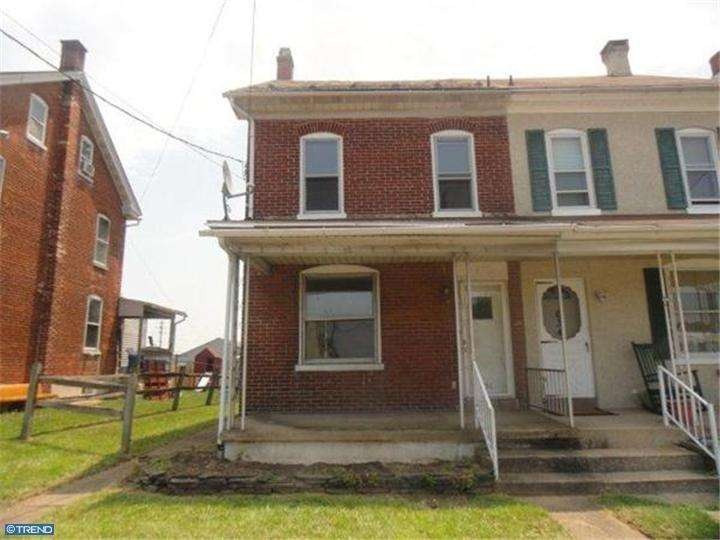 636 N Reading Ave, Boyertown, PA 19512 - photo 1