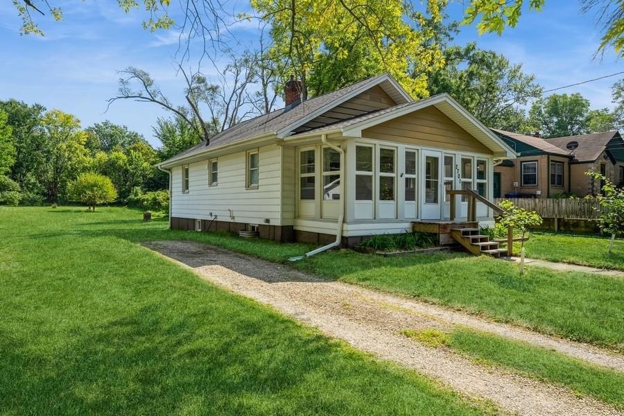 2701 53rd St, Des Moines, IA 50310 - photo 1