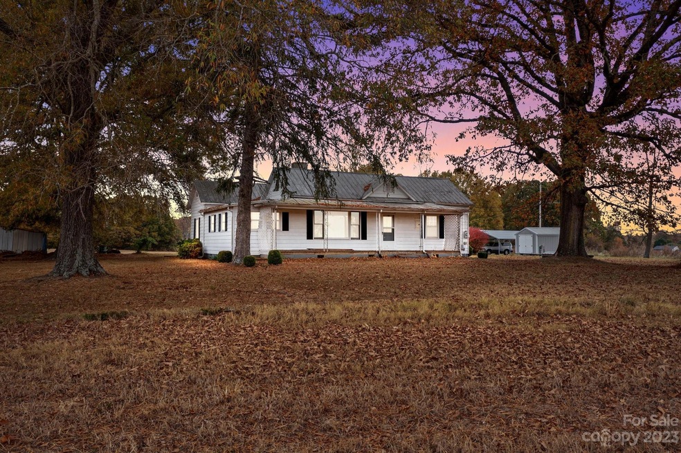 127 Crooked Ln, Statesville, NC 28625 - photo 1