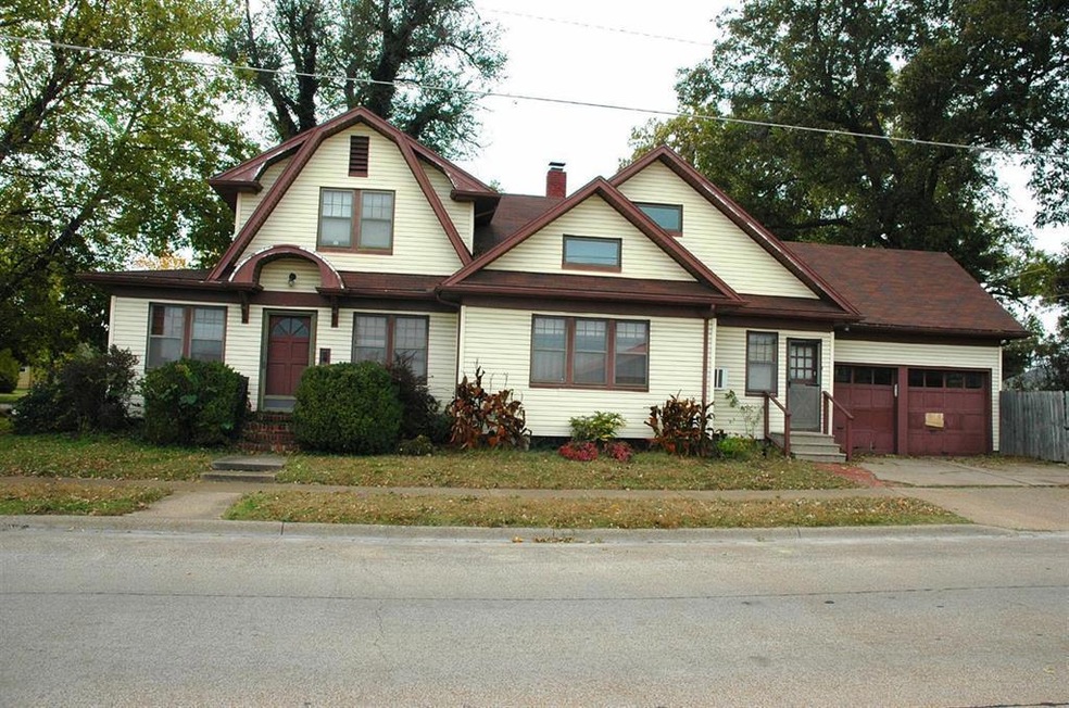 2201 Washington Ave, Parsons, KS 67357 - photo 1