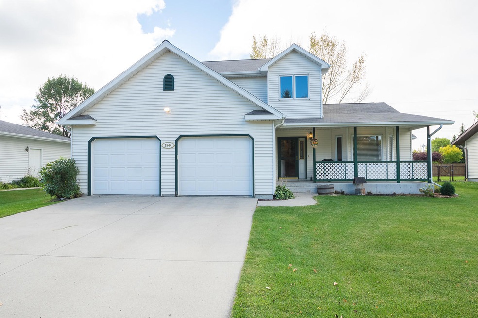 2544 W Fallcreek Ct, Grand Forks, ND 58201 - photo 1