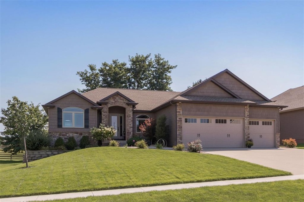 6703 Cottage Ridge Ct NE, Cedar Rapids, IA 52411 - photo 1