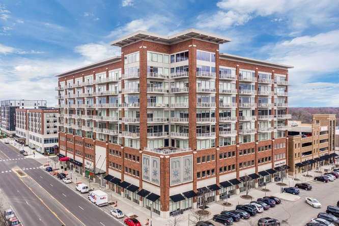 350 N Main St Royal Oak MI-small-002-001