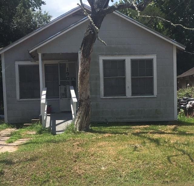 1908 Grace St, Bay City, TX 77414 - photo 1