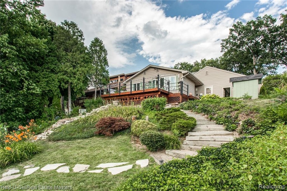 3407 Riverside Dr, Port Huron, MI 48060 - photo 1