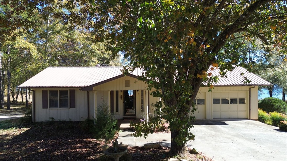 410 Cedar St, Lavonia, GA 30553 - photo 1