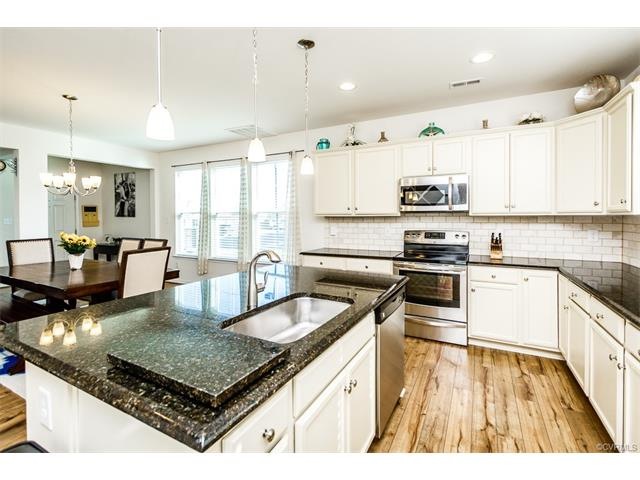 KITCHEN W/ LARGE ISLAND, GRANITE COUNTER TOPS, REC