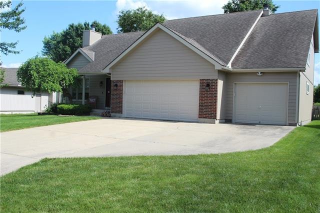 223 SW Seagull St, Lee's Summit, MO 64082 - photo 1