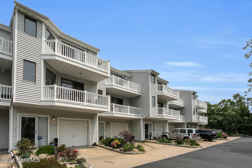 7 Navesink Ct Long Branch NJ-large-043-0