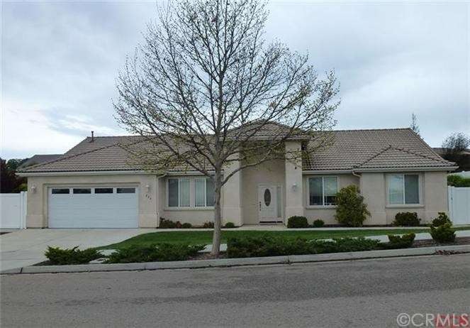Beautiful home in Deer Park Estates. Built in 2004
