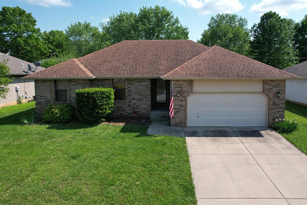 516 E Slim Wilson Blvd, Nixa, MO 65714 - photo 1