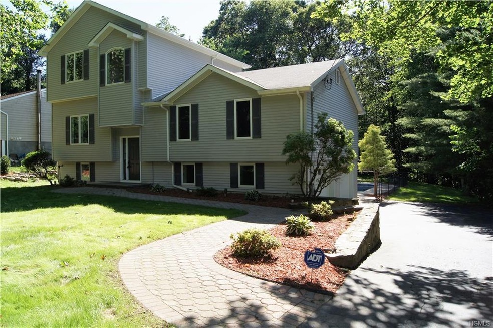 576 Westbrook Dr, Cortlandt Manor, NY 10567 - photo 1