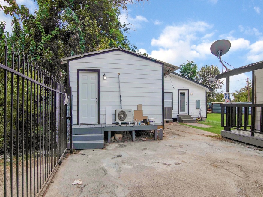 721 Doverside St unit 3, Houston, TX 77022 - photo 1