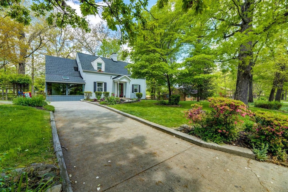 Welcome to 689 E Hunt Rd