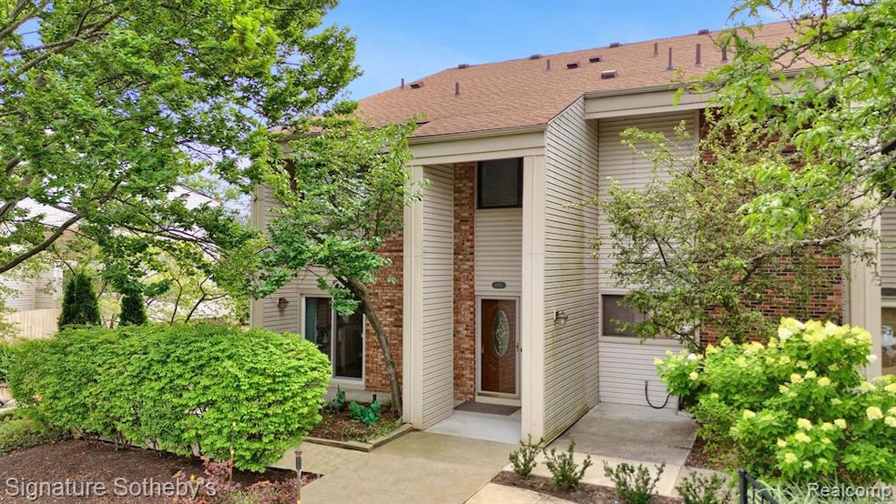 6184 Palomino Ct, West Bloomfield, MI 48322 - photo 1