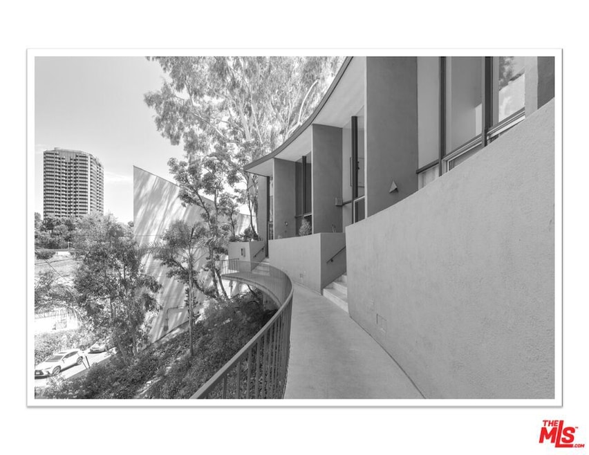 Sold $860,000 • Co-Listing Agent