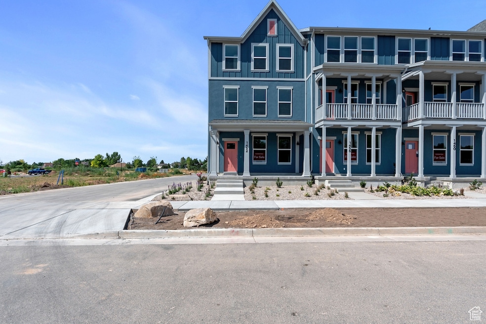 View of front facade with a porch and a balcony