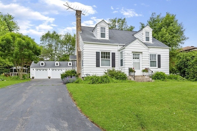 1012 N Mcaree Rd, Waukegan, IL 60085 - photo 1