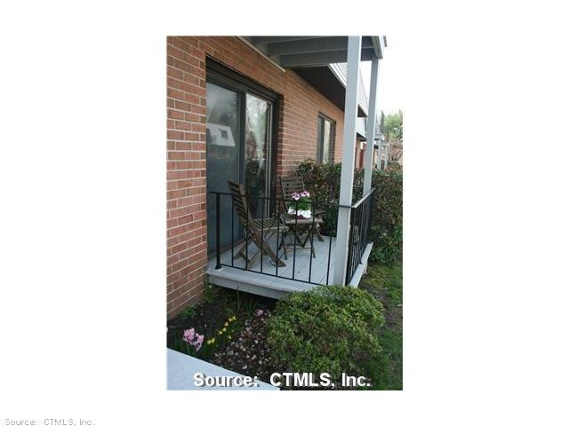 252 Richard St unit 2, Newington, CT 06111 - photo 1