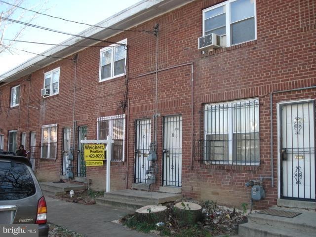 4313-4315 Hunt Place NE, Washington, DC 20019 - photo 1