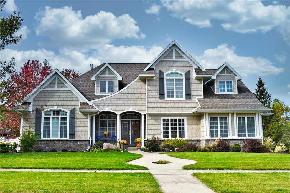 1204 Eagle Ridge Rd, Cedar Falls, IA 50613 - photo 1