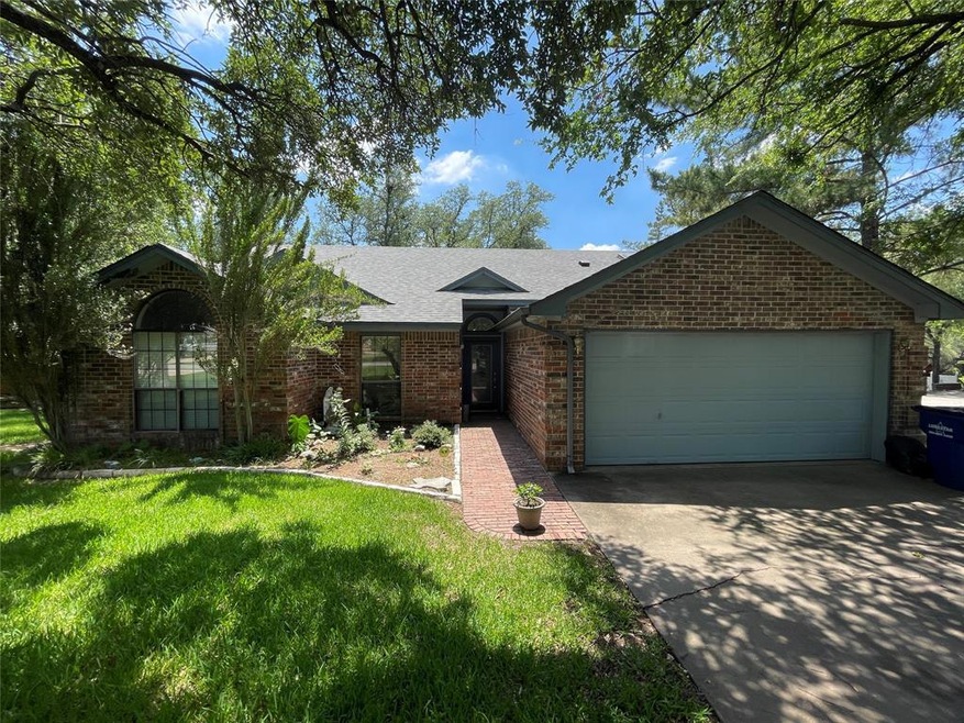 317 Sunrise Dr, Granbury, TX 76049 - photo 1