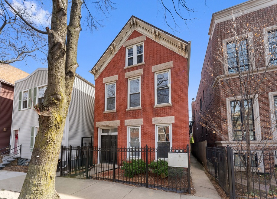 2233 N Southport Ave unit 1F, Chicago, IL 60614 - photo 1