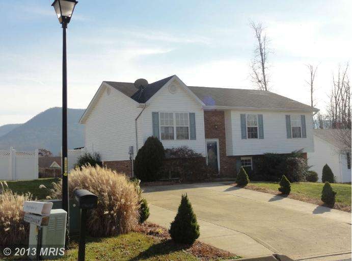 922 Devine Dr, Strasburg, VA 22657 - photo 1