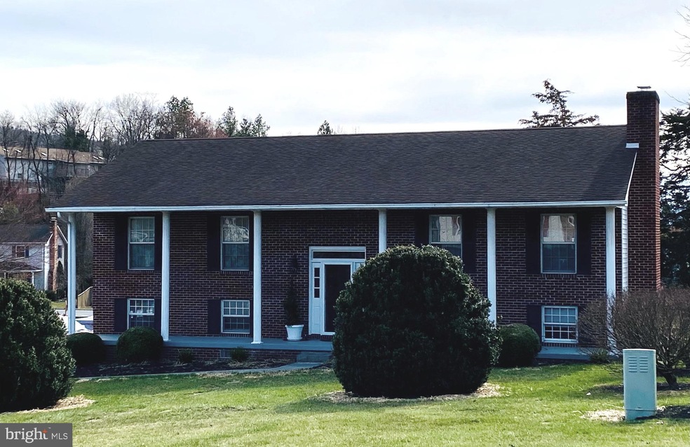 411 Dickerson Ln, Strasburg, VA 22657 - photo 1