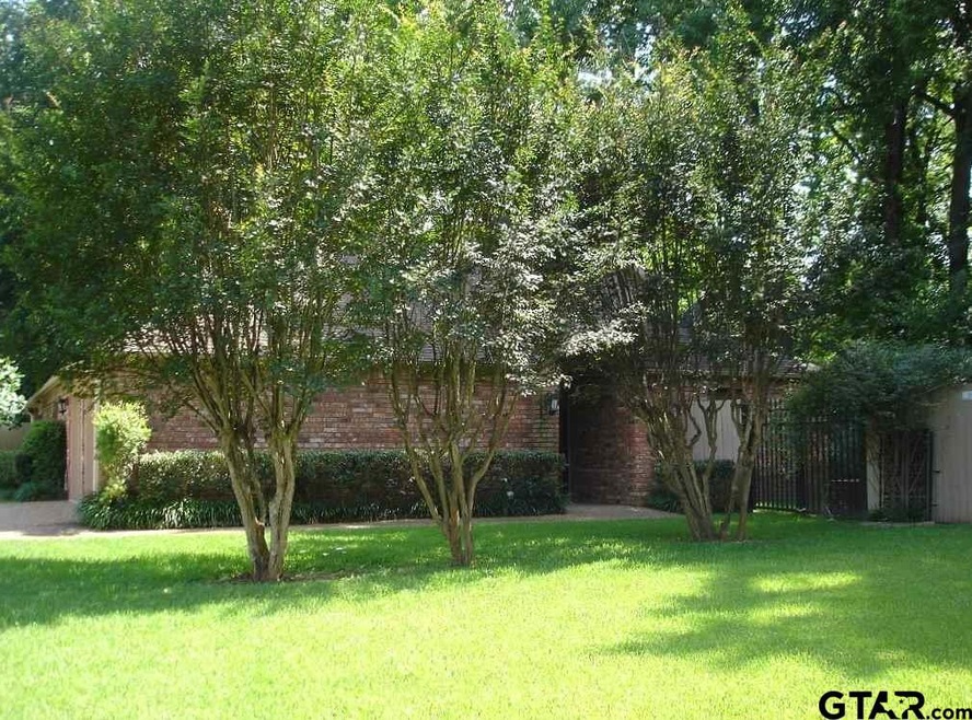 424 Amberwood Cir, Tyler, TX 75701 - photo 1