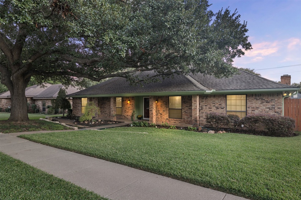 1716 Hampton Ct, Bedford, TX 76021 - photo 1