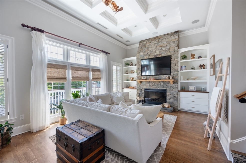 Sold $1,175,000 • Co-Listing Agent