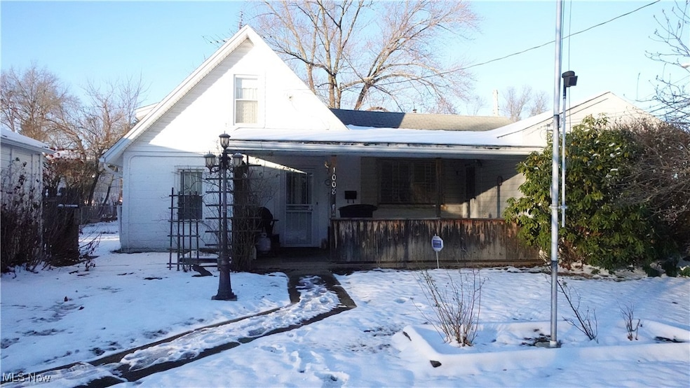 1008 Raymond St NW, Warren, OH 44485 - photo 1