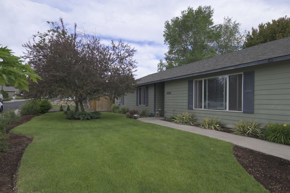 2-web-or-mls-3068 SW Volcano Cir, Redmon