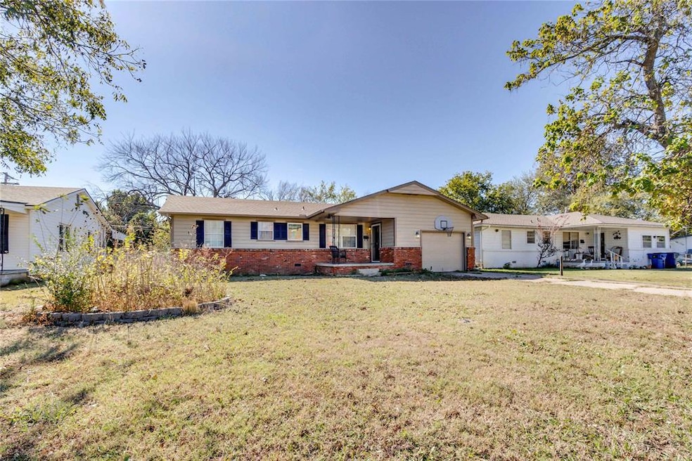 314 E Locust St, Tecumseh, OK 74873 - photo 1