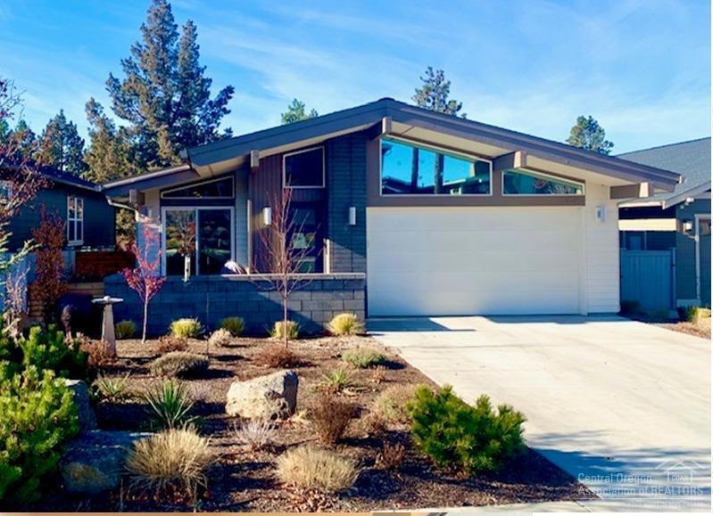 61085 SE Ruby Peak Ln, Bend, OR 97702 - photo 1