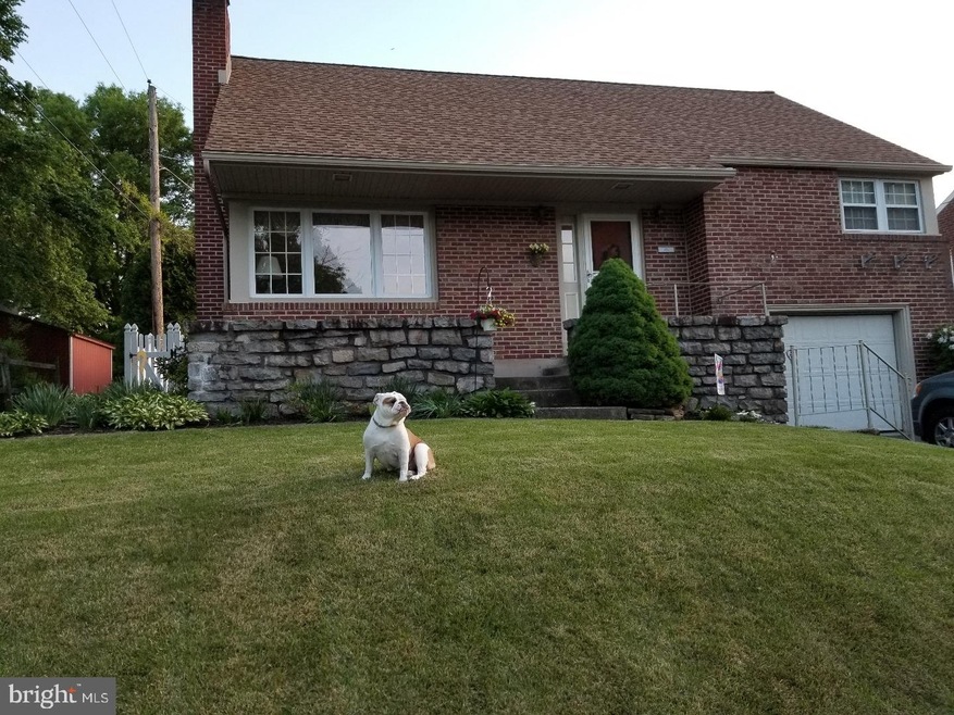 4002 Crestline Dr, Reading, PA 19606 - photo 1