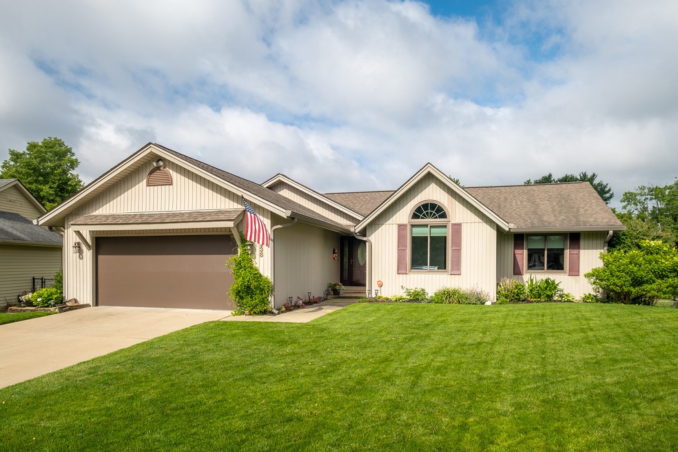 2938 Silver Fox Dr, Columbus, IN 47203 - photo 1