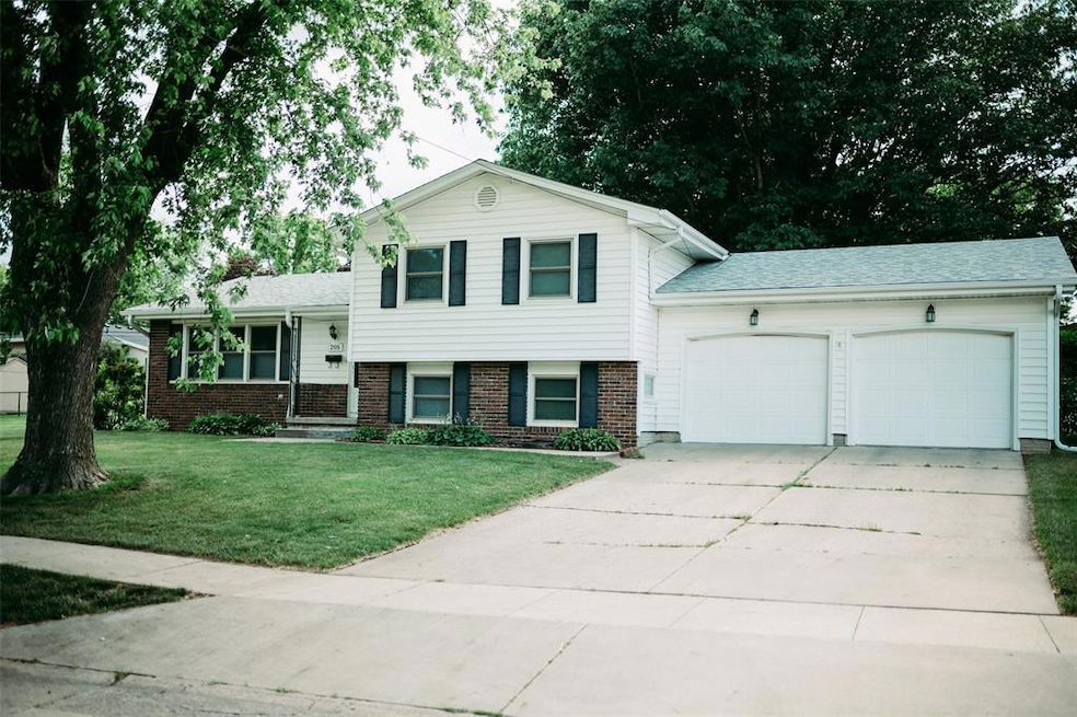 205 E 23rd St N, Newton, IA 50208 - photo 1