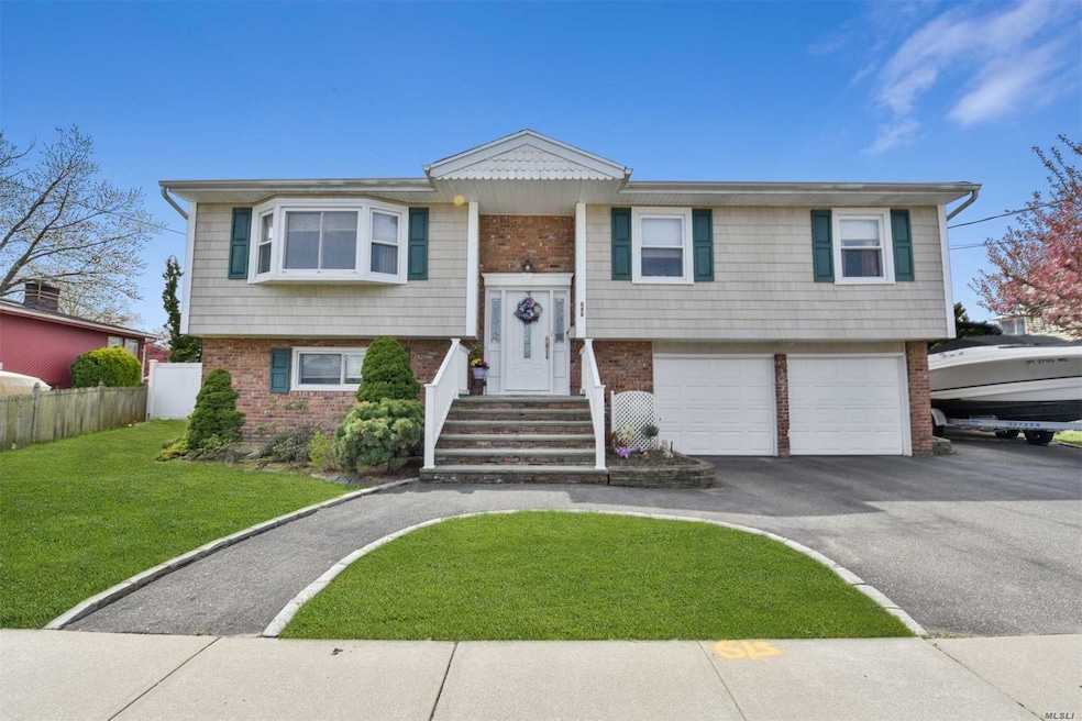 686 Fishermans Rd, Baldwin, NY 11510 - photo 1