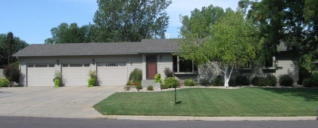 2021 N Davison St, Mitchell, SD 57301 - photo 1