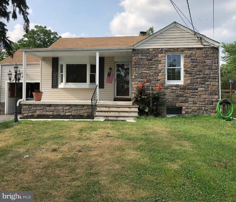 1928 Sulphur Spring Rd, Halethorpe, MD 21227 - photo 1