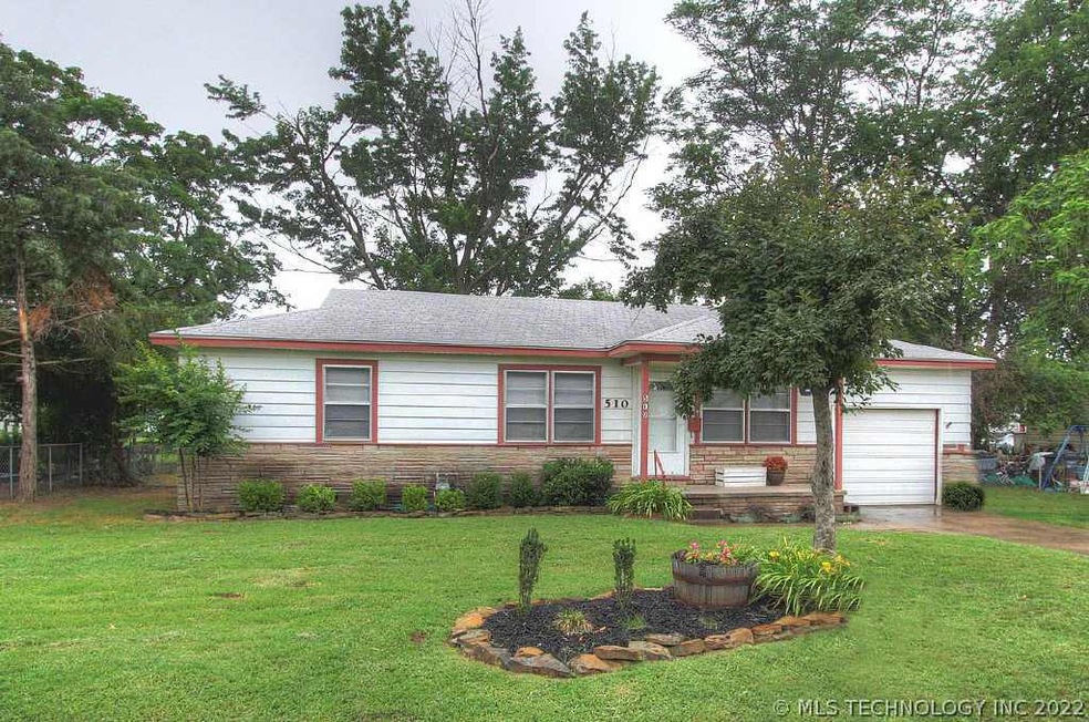 Immaculate Jenks bungalow, conveniently located to