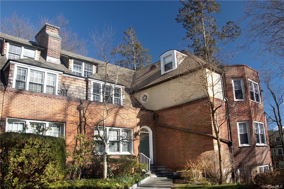 52 Underhill Rd unit SR, Scarsdale, NY 10583 - photo 1