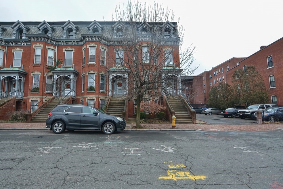 70 Temple St unit 3, Springfield, MA 01105 - photo 1